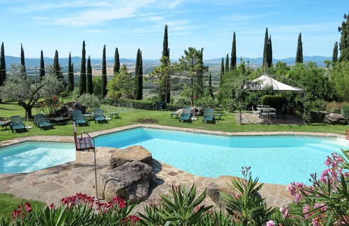 Roccastrada Villa | Inviting Villa Apartment for 4 with Pool, Pets Welcome