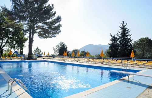Villanova d'Albenga House | Comfortable Villa Apartment with Pool, A/C & Pet-Friendly