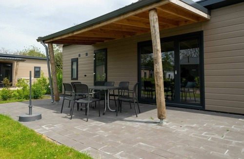 Bovenkarspel House | Cosy apartment in villa for 5 guests with WIFI, TV, terrace and parking