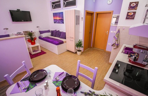Portoroz Apartment | Charming Apartment in Portorož with Kitchen & Pet-Friendly