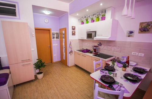 Portoroz Apartment | Charming Apartment in Portorož with Kitchen & Pet-Friendly