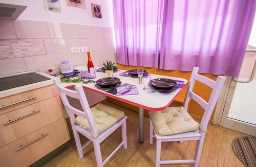 Portoroz Apartment | Charming Apartment in Portorož with Kitchen & Pet-Friendly