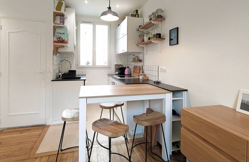 Quartier Saint-Ambroise Apartment | Cozy Apartment in Paris with Breakfast & Kitchen Amenities