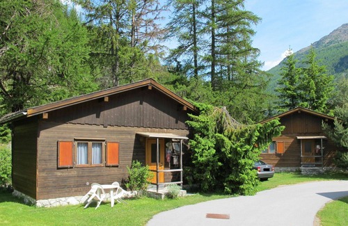 Saas-Balen House | Cozy Villa Apartment for 6 with WIFI and Pet-Friendly Amenities
