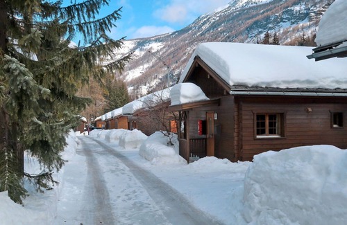Saas-Balen House | Cozy Villa Apartment for 6 with WIFI and Pet-Friendly Amenities