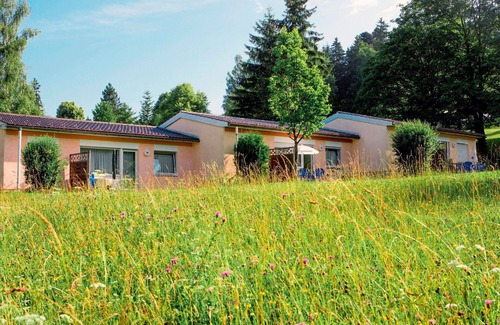 Maierhofen House | Idyllic Villa Apartment for 6 with Pool and Terrace