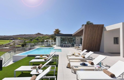 Salobre Villa | Elegant Villa Apartment with Private Pool and Pet-Friendly Stay