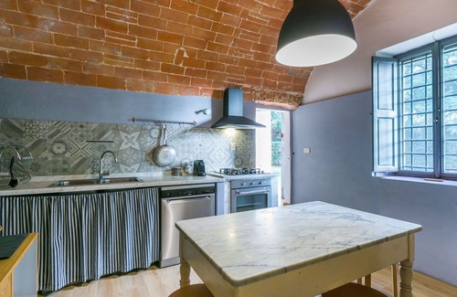 Lorenzana Villa | Charming Villa Apartment for 4 with Pool and Pet-Friendly