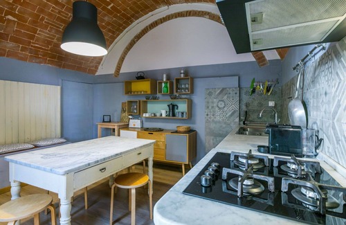 Lorenzana Villa | Charming Villa Apartment for 4 with Pool and Pet-Friendly