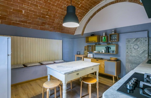 Lorenzana Villa | Charming Villa Apartment for 4 with Pool and Pet-Friendly