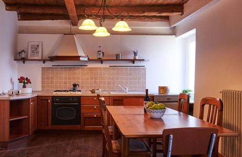 Bellano House | Cozy Villa Apartment for 12 with Lake View and Pet-Friendly