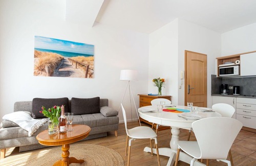 Sellin Villa | Cozy Villa Apartment for 4 with WIFI and Oceanfront Views