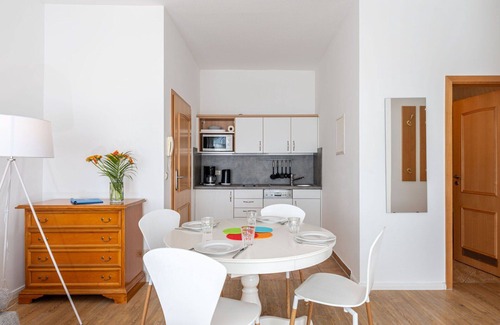 Sellin Villa | Cozy Villa Apartment for 4 with WIFI and Oceanfront Views