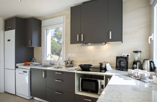 Alcalali Villa | Panoramic Villa Apartment with Private Pool & Pet-Friendly