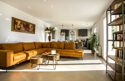 Alcalali Villa | Panoramic Villa Apartment with Private Pool & Pet-Friendly