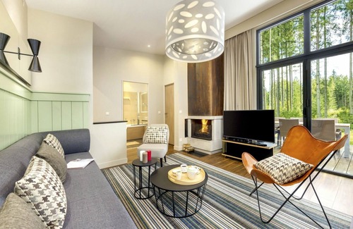 Hattigny House | Inviting Villa Apartment for 8 with Pool, Terrace & WIFI