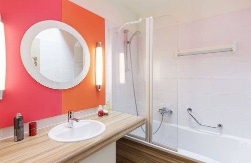 Hattigny House | Inviting Villa Apartment for 8 with Pool, Terrace & WIFI