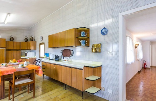 Crespina Villa | Inviting Villa with Private Pool, WIFI & Pet-Friendly Amenities