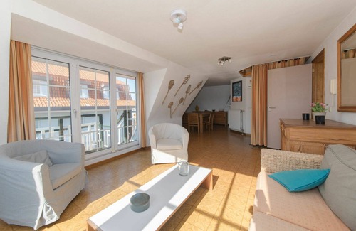 De Haan Villa | Charming Villa Apartment for 6 with Balcony & Pet Access