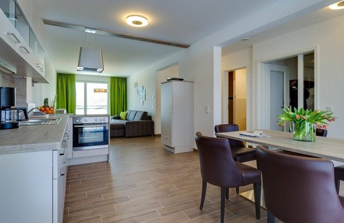 Grossposna House | Inviting Apartment for 4 with Terrace, WiFi & Parking