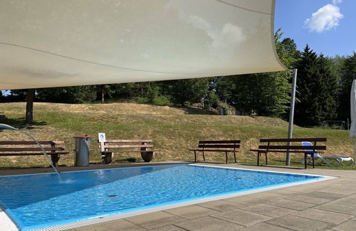 Bad Emstal House | Cozy Villa Apartment for 4 with Pool, Pets Welcome & WIFI