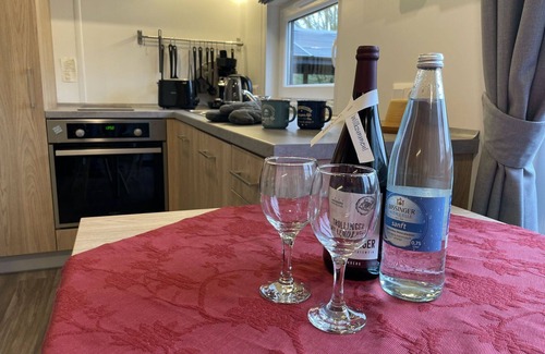 Wemding House | Comfortable Villa Apartment with A/C, Pets Welcome & Terrace