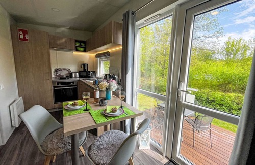 Wemding House | Comfortable Villa Apartment for 4 with WiFi and Pet Access