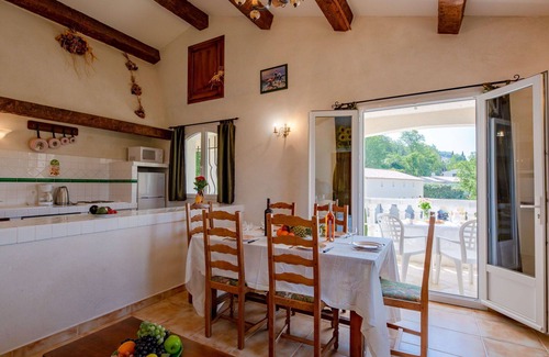Bauduen Villa | Cozy Villa Apartment with Balcony, Pets Welcome & Lake View
