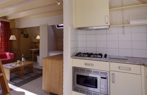 Municipality of Dalfsen House | Comfortable Villa Apartment for 4 with Pool and WIFI