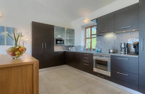 Bibali House | Cozy Villa Apartment for 6 with Pool & Ocean Views