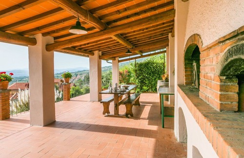 Bivio Pozzo Villa | Cosy apartment in villa for 4 people with WIFI, pool, TV, patio, pets allowed and parking