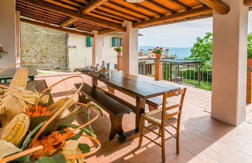 Bivio Pozzo Villa | Cosy apartment in villa for 4 people with WIFI, pool, TV, patio, pets allowed and parking