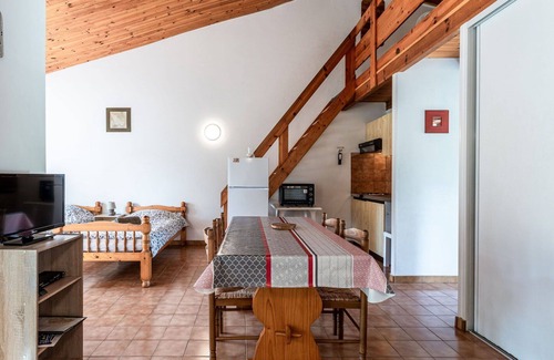 Sagone House | Cosy apartment in villa for 6 guests with TV, terrace, pets allowed and parking