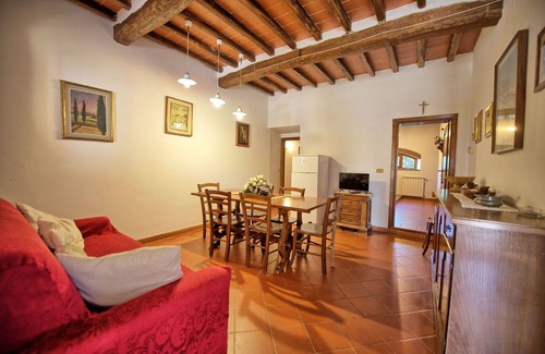 Montebonello Villa | Cozy Villa Apartment for 6 with Pool and Pet-Friendly Perks