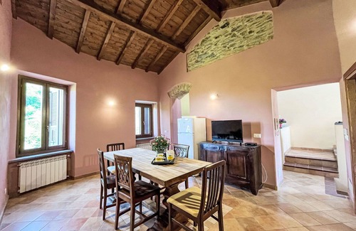 Novelli Apartment | Spacious Apartment for 8 with Pool and Panoramic Views