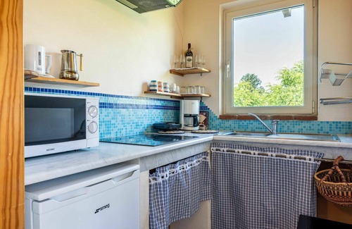 Rocca D'Arazzo Apartment | Inviting Apartment for 4 with WIFI, Terrace & Parking