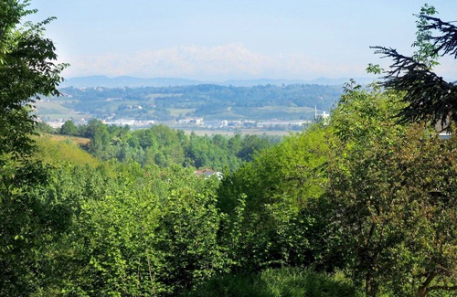 Rocca D'Arazzo Apartment | Inviting Apartment for 4 with WIFI, Terrace & Parking