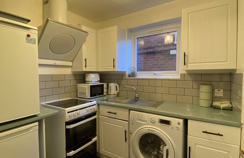 Swanscombe Apartment | Cozy Apartment Steps from Bluewater Shopping Centre, Pet Friendly