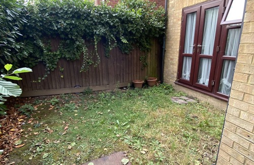 Swanscombe Apartment | Cozy Apartment Steps from Bluewater Shopping Centre, Pet Friendly