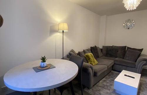 Swanscombe Apartment | Cozy Apartment Steps from Bluewater Shopping Centre, Pet Friendly