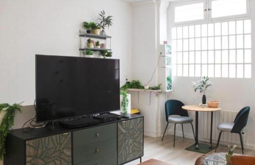 Croulebarbe Apartment | Charming Apartment Near Panthéon with Top Guest Ratings