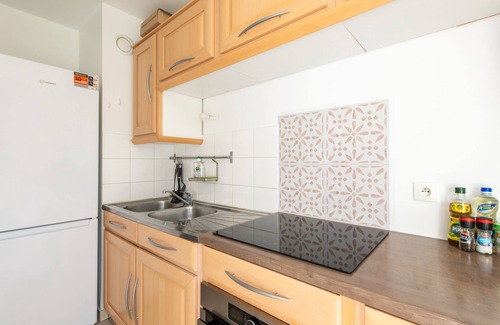 Le Kremlin-Bicetre Apartment | Cozy Apartment in Paris: Steps from Metro & Family-Friendly
