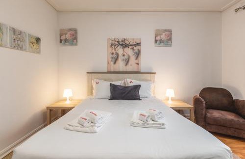 Mafamude Apartment | Inviting Apartment with Veranda in Gaia - Child Friendly Stay