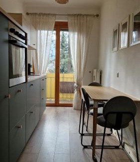 Jakomini Apartment | Central Apartment with Magnificent Views & Child-Friendly Amenities