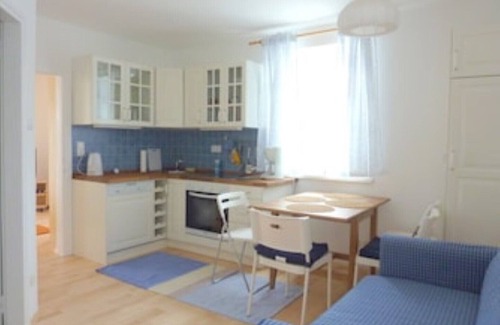 Maxglan Apartment | Cozy Studio with Balcony Near Historic Center & Free Parking
