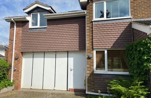 Cranfield Apartment | Cozy Cranfield Apartment with Office and Convenient Parking