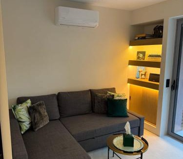 Glyfada Apartment | Cosy apartment with shared pool and garden