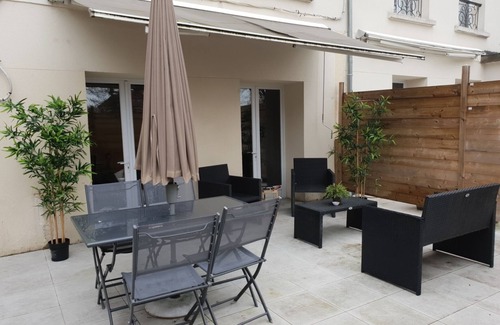 Arcueil Apartment | Inviting Apartment with Terrace for Family Stays