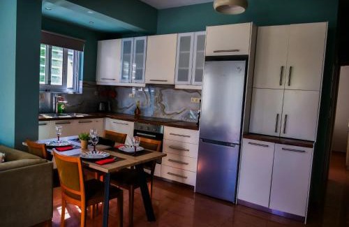 Makrys Tichos Apartment | Inviting Cosy Apartments Daphne - Guest Rated 9.8/10