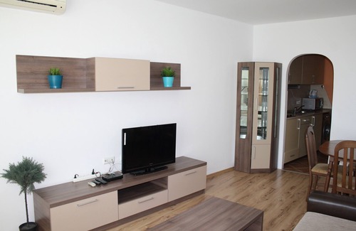 Chernomorets Apartment | Beachside Apartments Del Sol with Pool and Breakfast